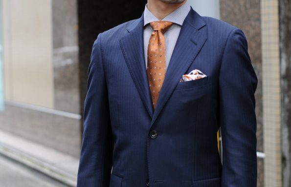 アズーロエマローネ