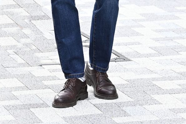 デニムに合わせる革靴