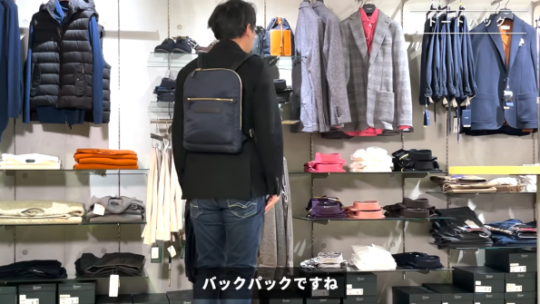 ジャケットにバックパック