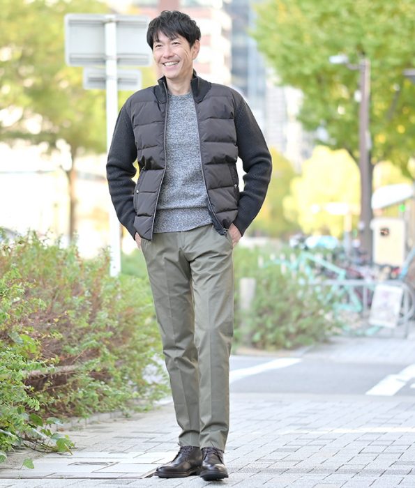 カーキパンツコーデ