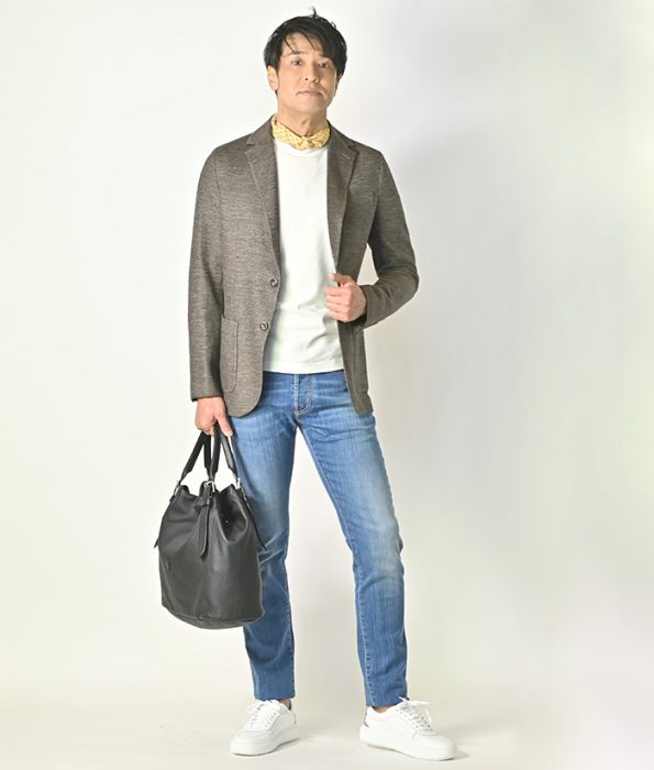 白スニーカー コーデ