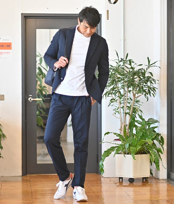 白スニーカー コーデ