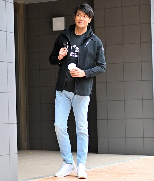 白スニーカー コーデ