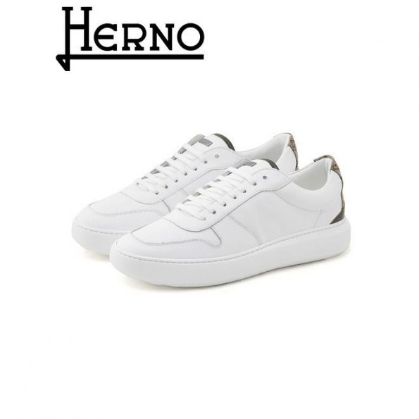 ヘルノ 白スニーカー