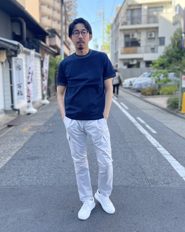 ネイビーTシャツコーデ