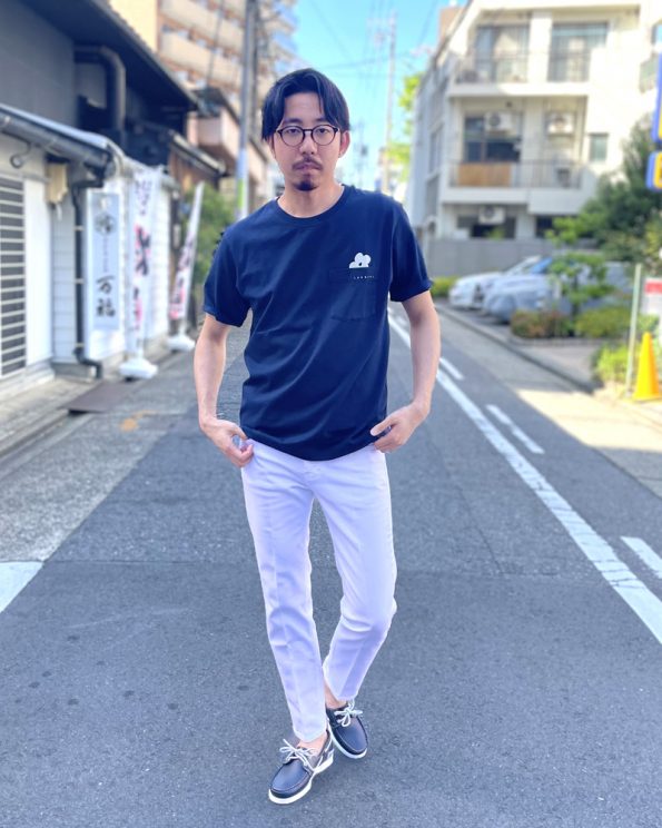 ネイビーTシャツコーデ
