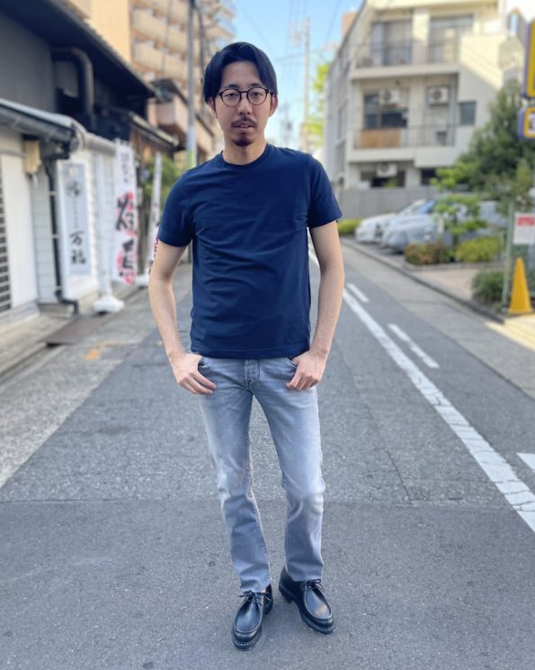 ネイビーTシャツコーデ