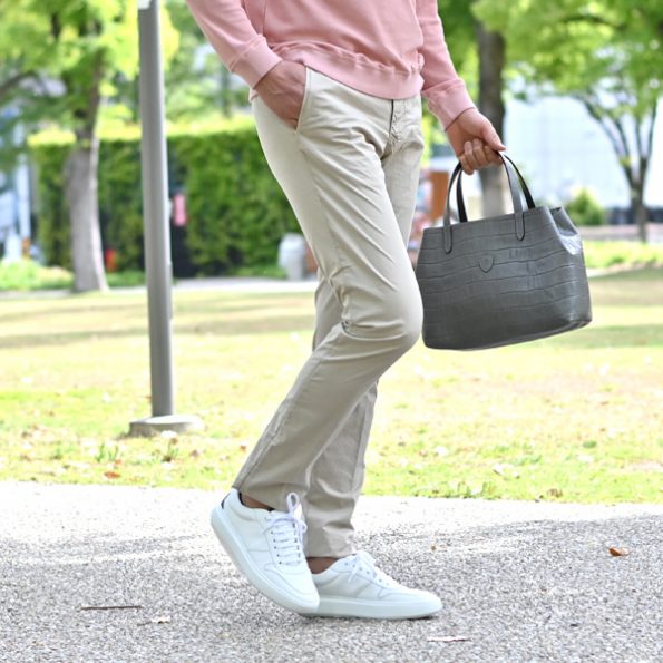 テーパードパンツ