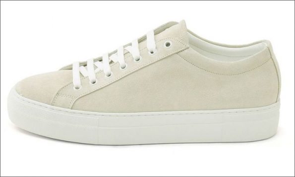 スエードスニーカー