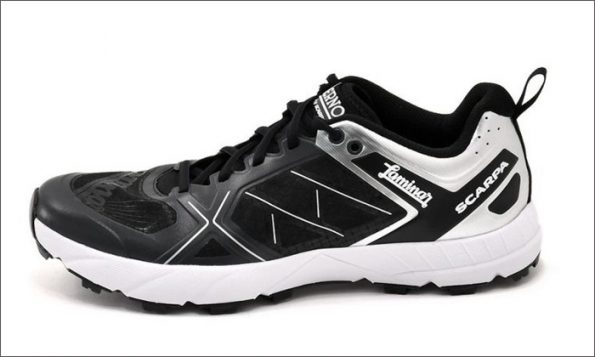 ナイロンスニーカー