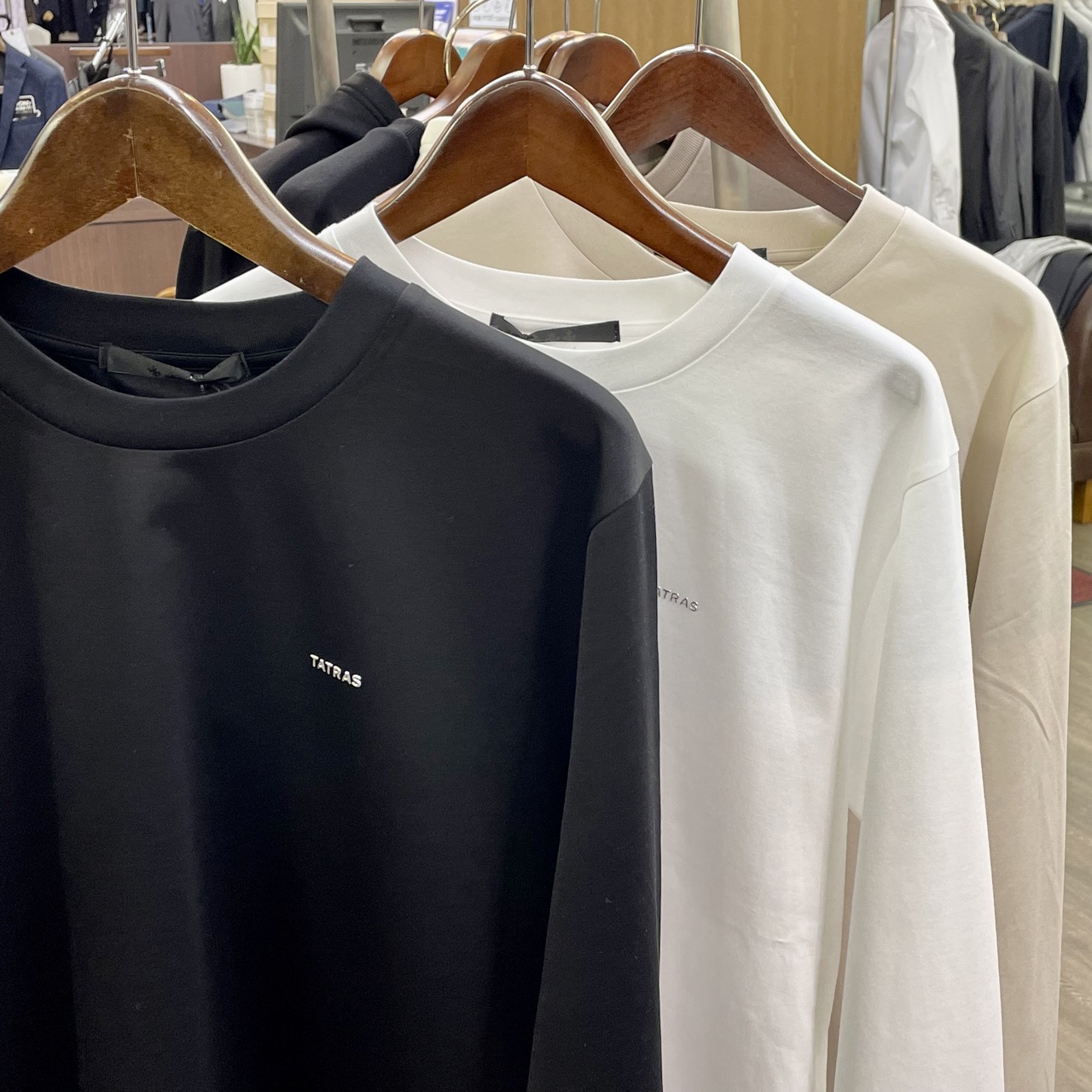 完売必至の超人気アイテム！TATRAS(タトラス) コットン長袖カットソー