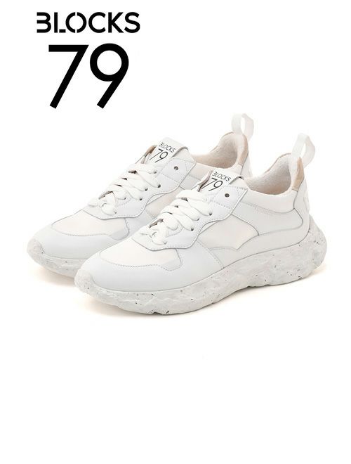 スマートカジュアル　白スニーカー