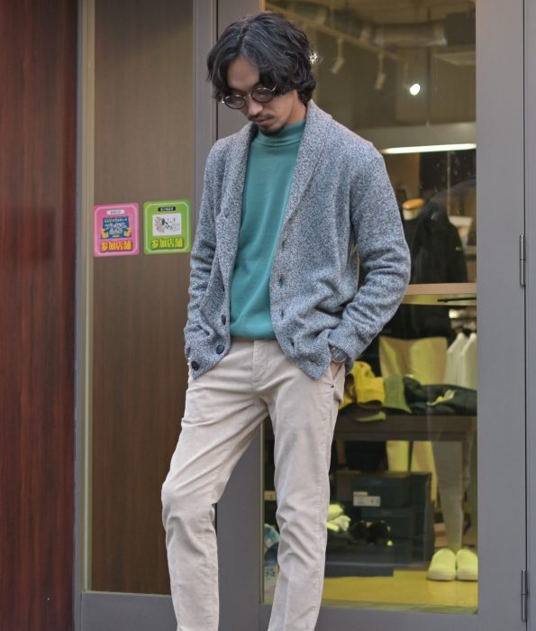 コーデュロイパンツコーデ　メンズ