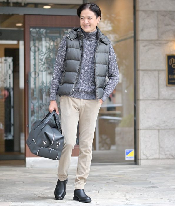 冬の旅行コーデ　ダウンベスト