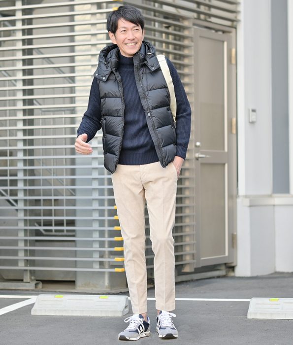 冬の旅行コーデ　ダウンベスト