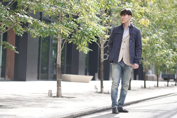 40代50代メンズ春アウター特集 ヘルノM-65型 フィールドジャケットを使ったコーディネート