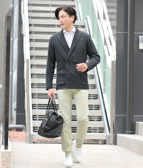 淡い色 メンズコーデ