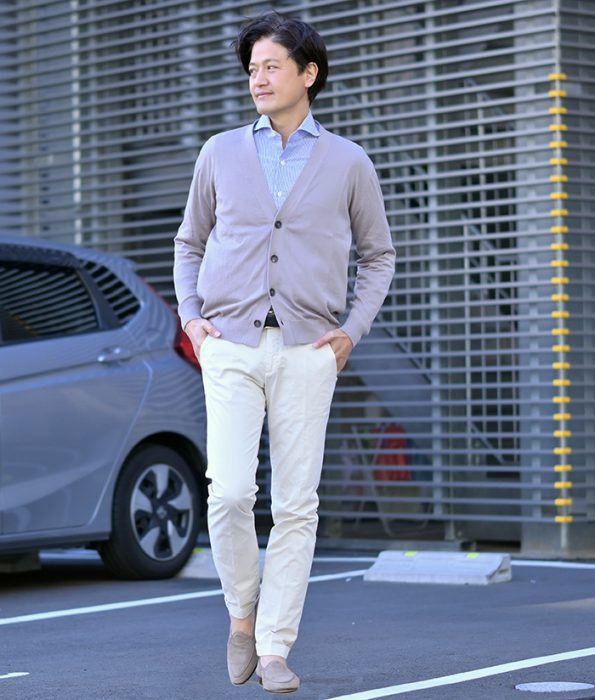 淡い色 メンズコーデ