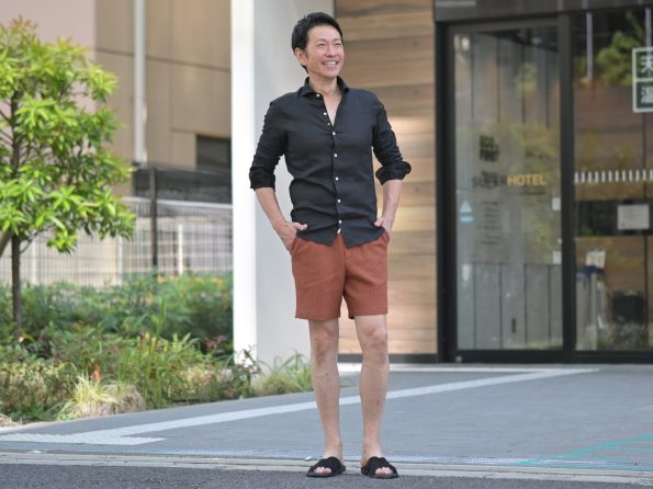 ジャンネット/GIANNETTOのブラックのリネンシャツの着こなし