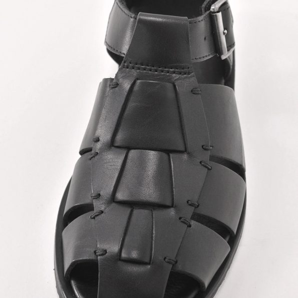 程良い甲部分の肌見せがバランスの良いパラブーツのレザーグルカサンダル、パシフィック