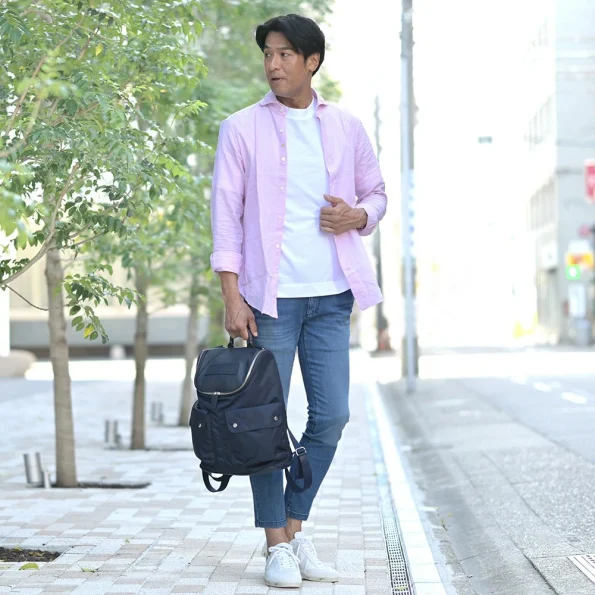 フェリージのバックパックを使用したコーディネートを紹介