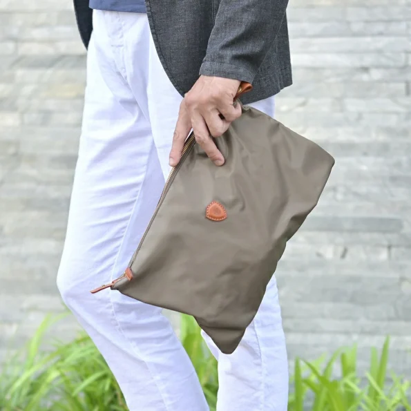 フェリージのポーチ