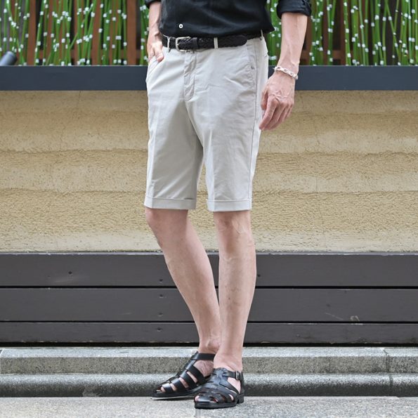 暑い夏は避暑地へプチ旅デートに行くハーフパンツスタイル