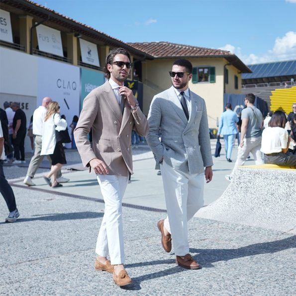 ナチュラルな色合いが鍵となる、2025SSのトレンドコーディネート