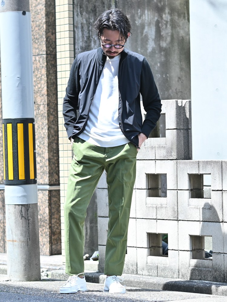 HERNO(ヘルノ)ハイブリッドブルゾンのブラックカラーを使ったコーディネートです