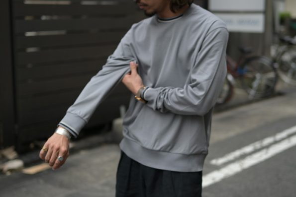 ヘルノの長袖Tシャツとハーフパンツを合わせたコーデ紹介