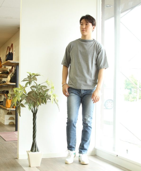 ディアドラ ヘリテージ Diadora Heritage のメンズ レザースニーカー の写真です。ユーズド加工されたローカットシューズ 色は ホワイト×グリーン モデルは、 MI BASKET ROW USED マイバスケット 