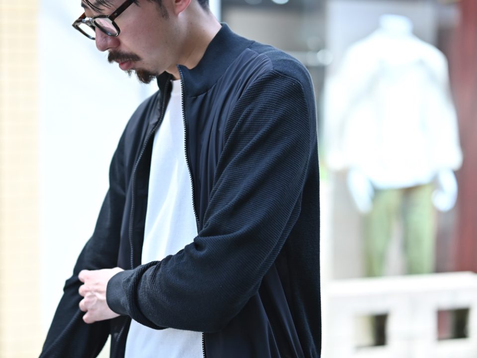 HERNO(ヘルノ)のハイブリッドブルゾンは袖がワッフルニットで捲りやすく、通気性抜群です