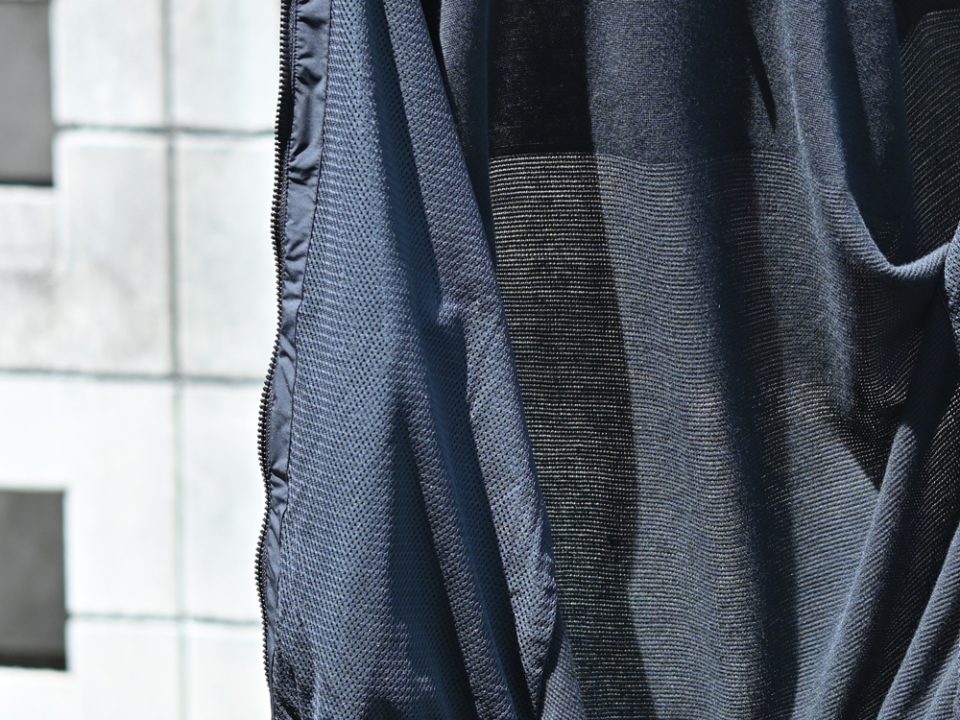 HERNO(ヘルノ)のハイブリッドブルゾンは透ける程に薄手で真夏でも着れます