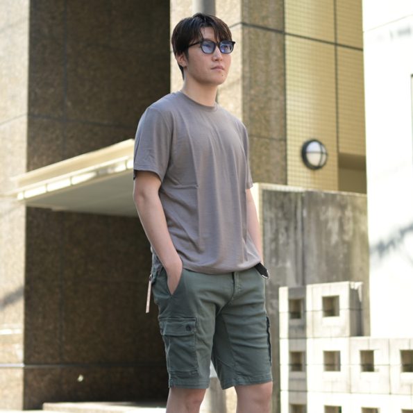 大人のTシャツアレンジコーデ