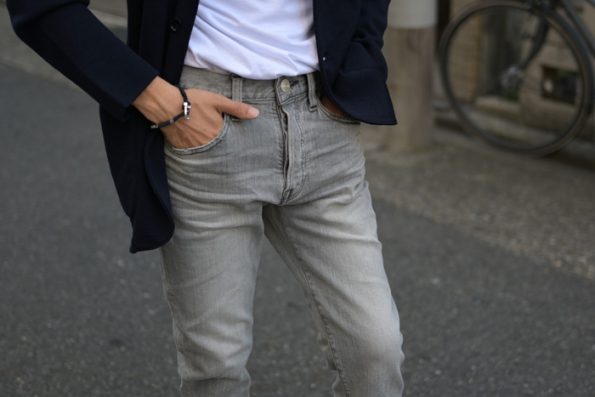 大人の男性のネイビージャケットコーデ