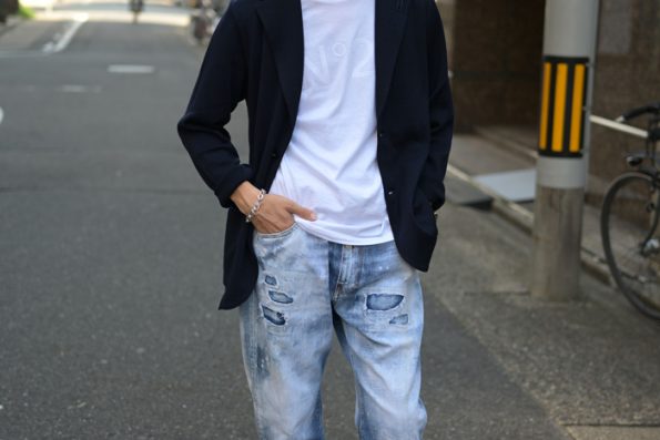 大人の男性のネイビージャケットコーデ