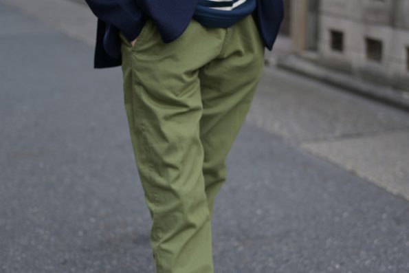 大人の男性のネイビージャケットコーデ