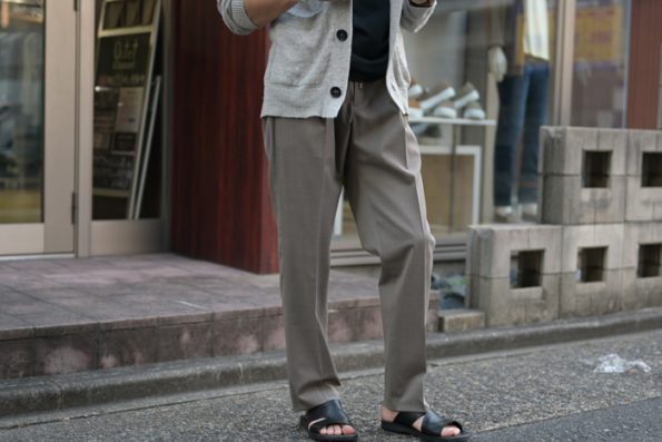 30代40代50代の男性が街で履くレザーサンダルコーデ