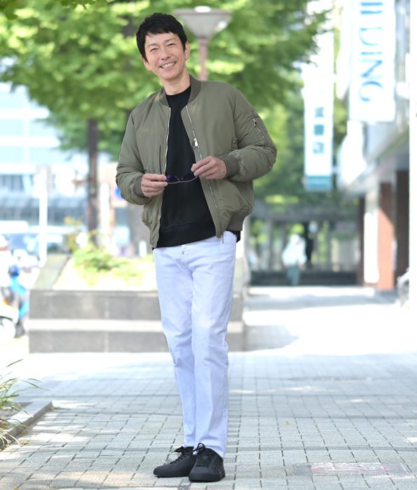 TATRAS / タトラスのMA-1型フライトダウンジャケットOSODO / オソドを使ったミリタリーさを都会的に仕上げた40代50代の男性コーデ