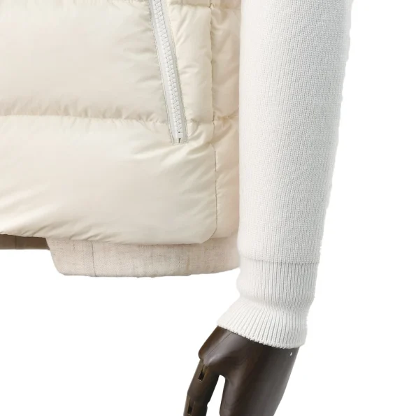 レイヤードをしたかのような革新的な異素材コンビネーション