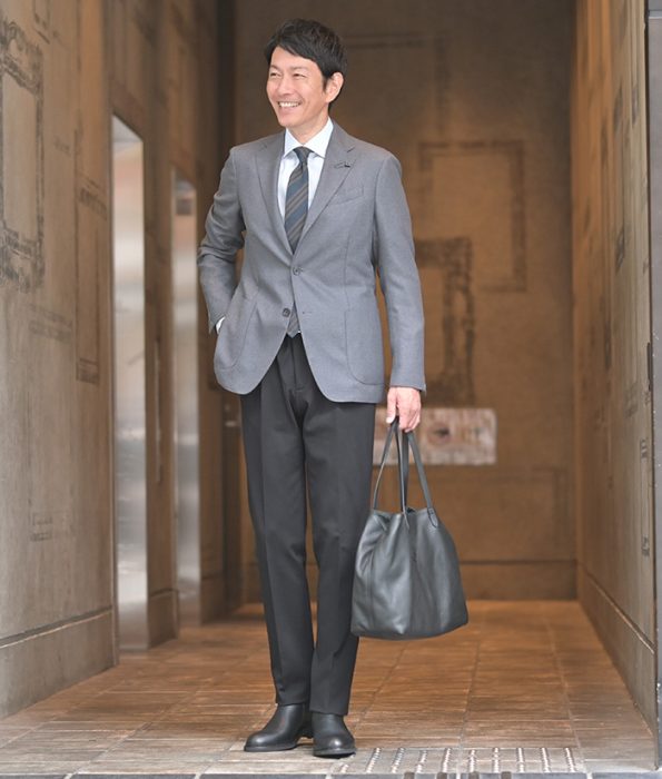 LARDINI / ラルディーニのウールホップサックジャケットを纏った、クールでスマートなビジネススタイル