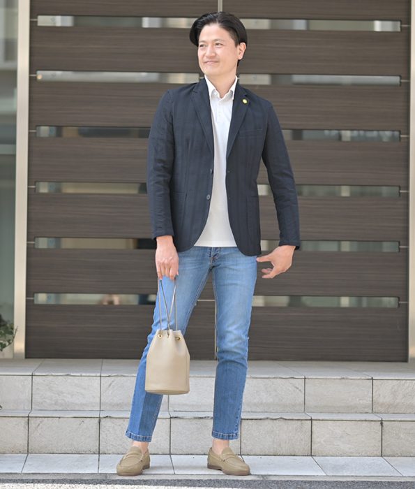 ENTRE AMIS/アントレアミのデニムを使ったスマートなカジュアルコーデ