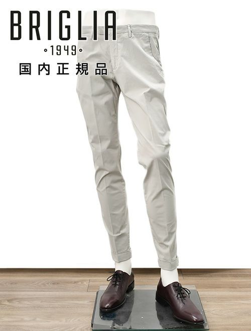 シルエットから素材感までドレス感が漂うBRIGLIA 1949/ ブリリアのコットンパンツ