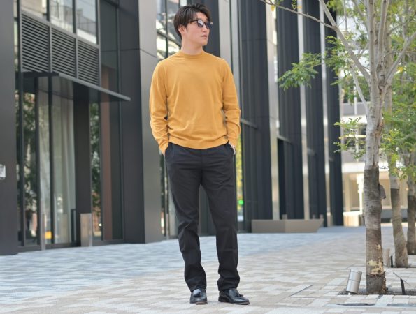 オレンジカラーコットンニットを1枚て着こなした大人のカジュアルコーデ