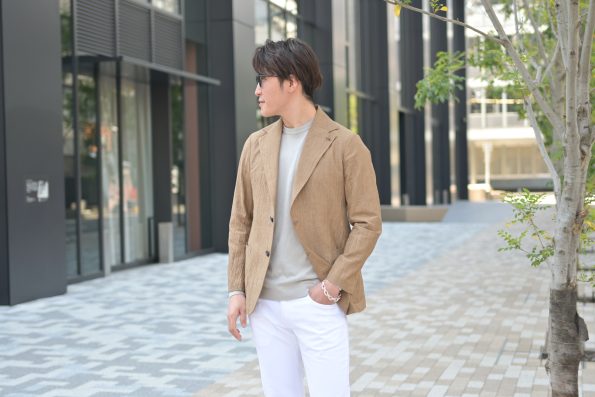 FILIPPO DE LAURENTIIS / フィリッポ・デ・ローレンティスのサマーニットをインナーに配置した大人ジャケットコーデ