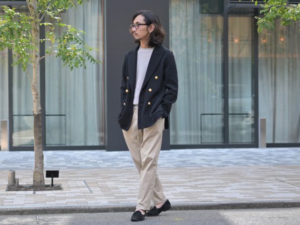 ベージュ イージースラックス メンズコーデ