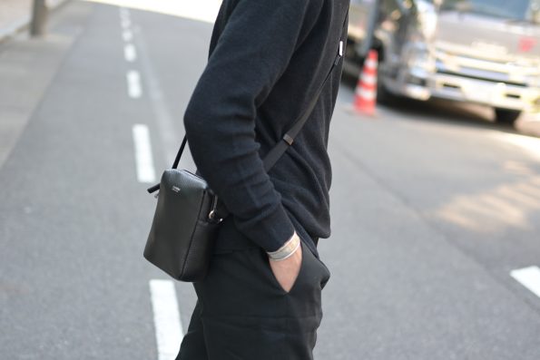 素材感の違いで魅せるワントーンコーデ術