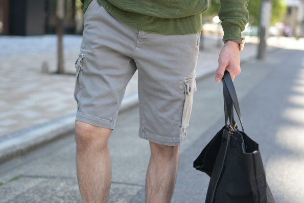 FILIPPO DE LAURENTIIS / フィリッポ・デ・ローレンティスのカーキカラーが良く合うREPLAY / リプレイのカーゴハーフパンツ