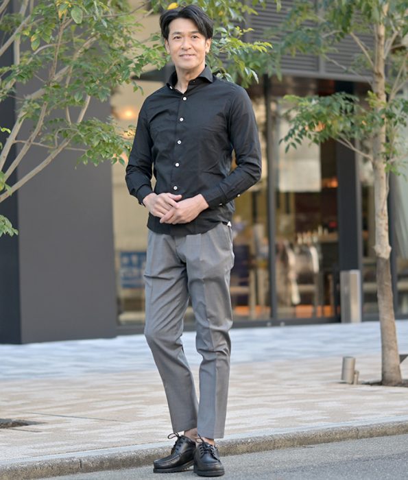 オフィスでも使える大人の男性のサマーパンツコーディネート