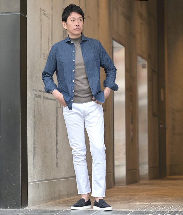 40代50代シャンブレーシャツ　夏コーデ